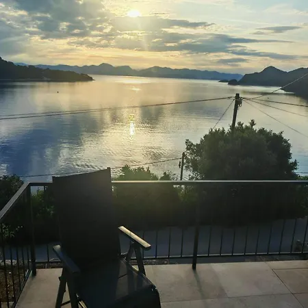 House - With Terrace And Sea View Διαμέρισμα Sobra